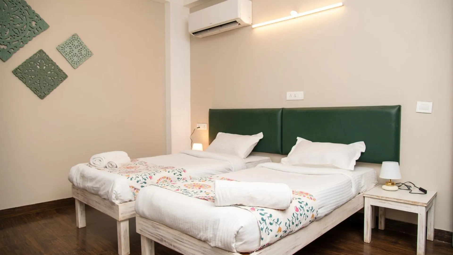 Vamsor Heights 30 Hotel Gurgaon