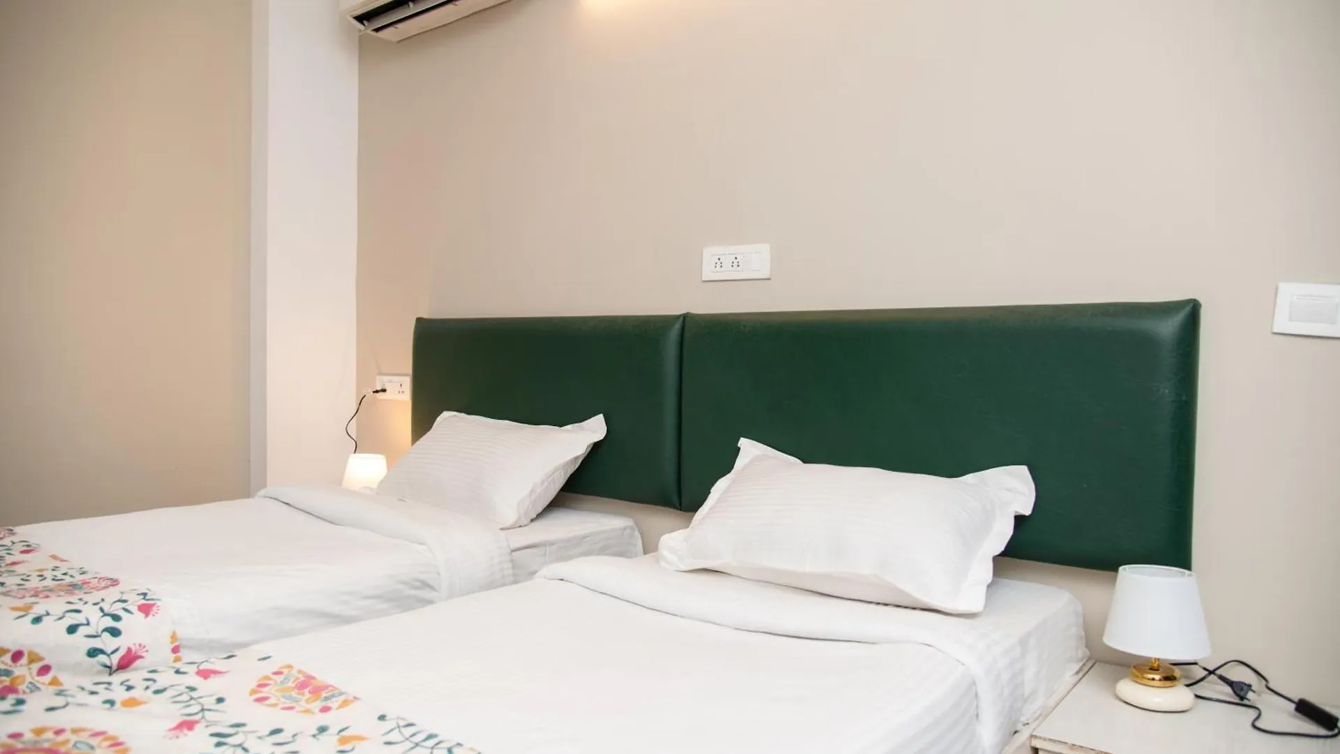 Vamsor Heights 30 Hotel Gurgaon